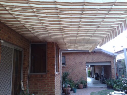 PLEATED PATIO AWNING ON TRACKS
