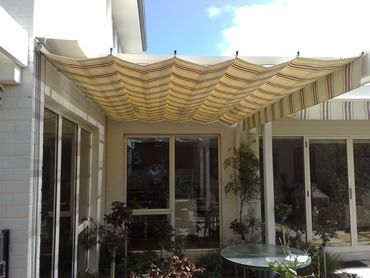 PLEATED PATIO AWNING ON TRACKS