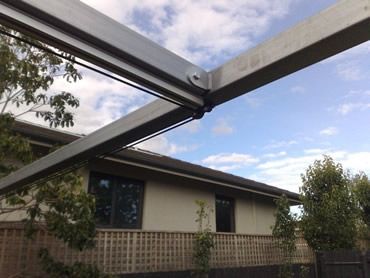 PLEATED PATIO AWNING ON TRACKS