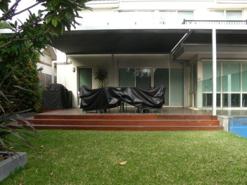 PLEATED PATIO AWNING ON TRACKS