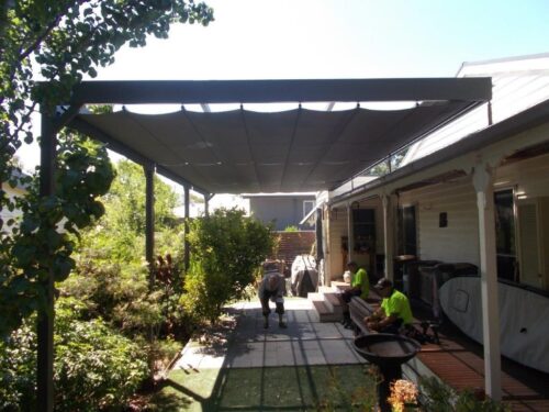 PLEATED PATIO AWNING ON TRACKS