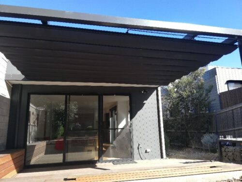 SHADE RUNNER RETRACTABLE SHADE SAIL