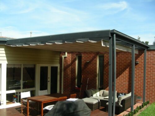 PLEATED PATIO AWNING ON TRACKS