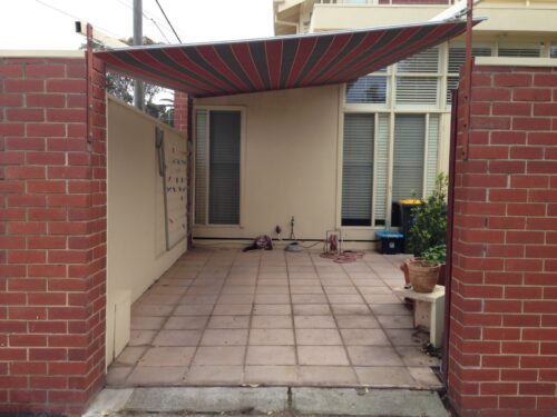 PLEATED PATIO AWNING ON TRACKS