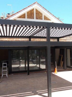 PLEATED PATIO AWNING ON TRACKS