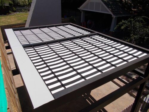 PLEATED PATIO AWNING ON TRACKS