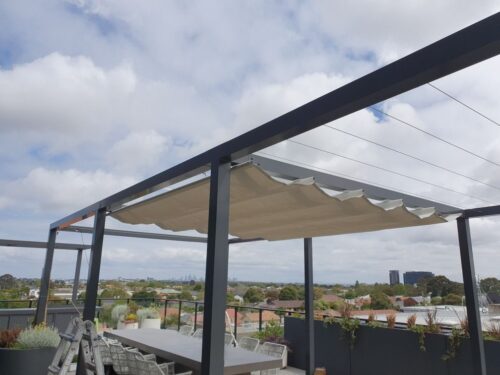 SHADE RUNNER RETRACTABLE SHADE SAIL