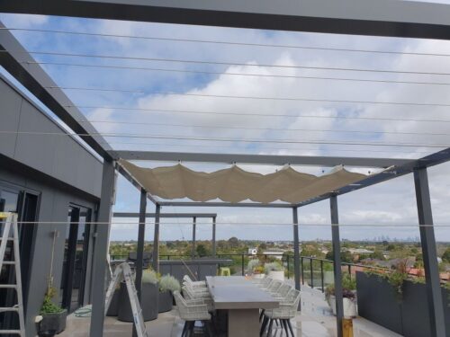 SHADE RUNNER RETRACTABLE SHADE SAIL