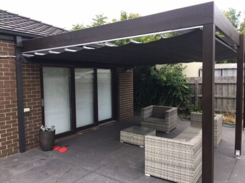 PLEATED PATIO AWNING ON TRACKS