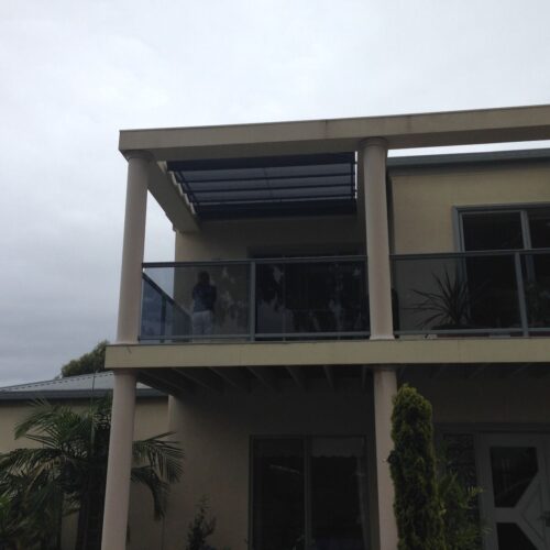 PLEATED PATIO AWNING ON TRACKS