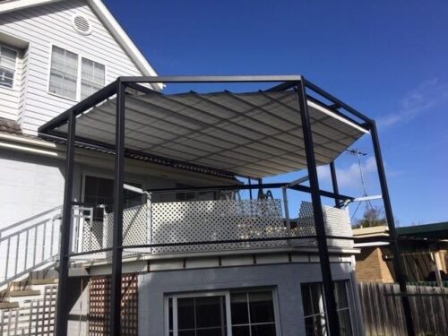 PLEATED PATIO AWNING ON TRACKS