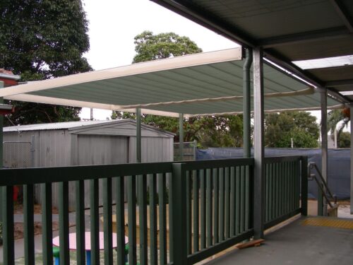 PLEATED PATIO AWNING ON TRACKS