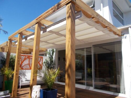 PLEATED PATIO AWNING ON TRACKS